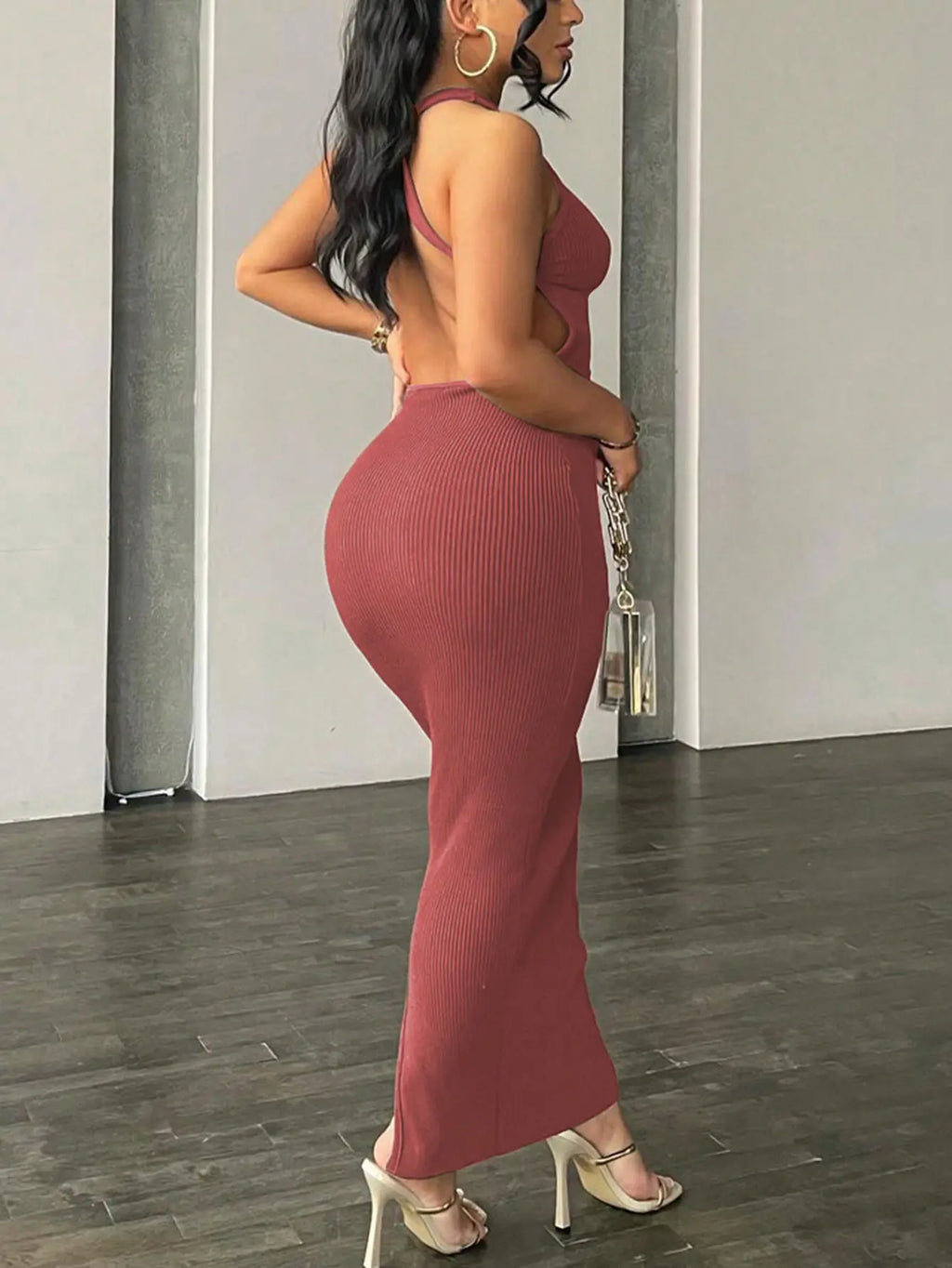 Elevate Your Summer Wardrobe with Our Elegant Bodycon Maxi Dress - A Perfect Blend of Comfort and Style